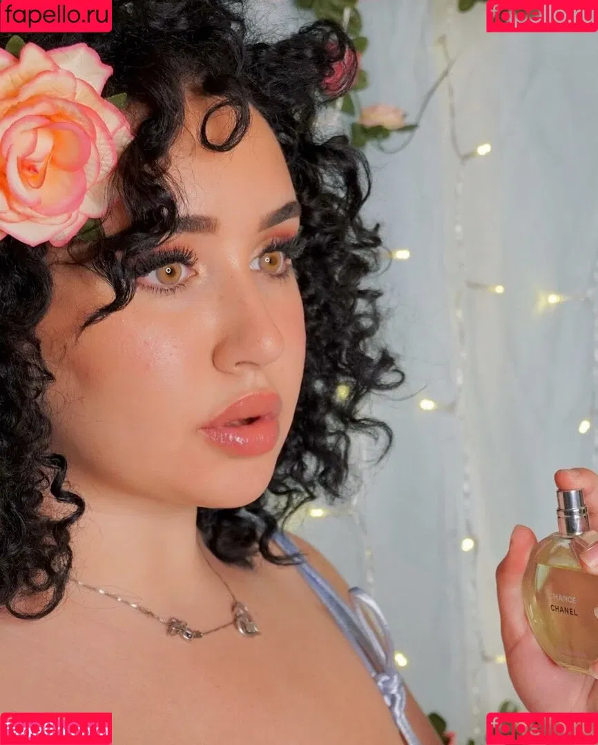 Tana Habibi Onlyfans Photo Gallery 