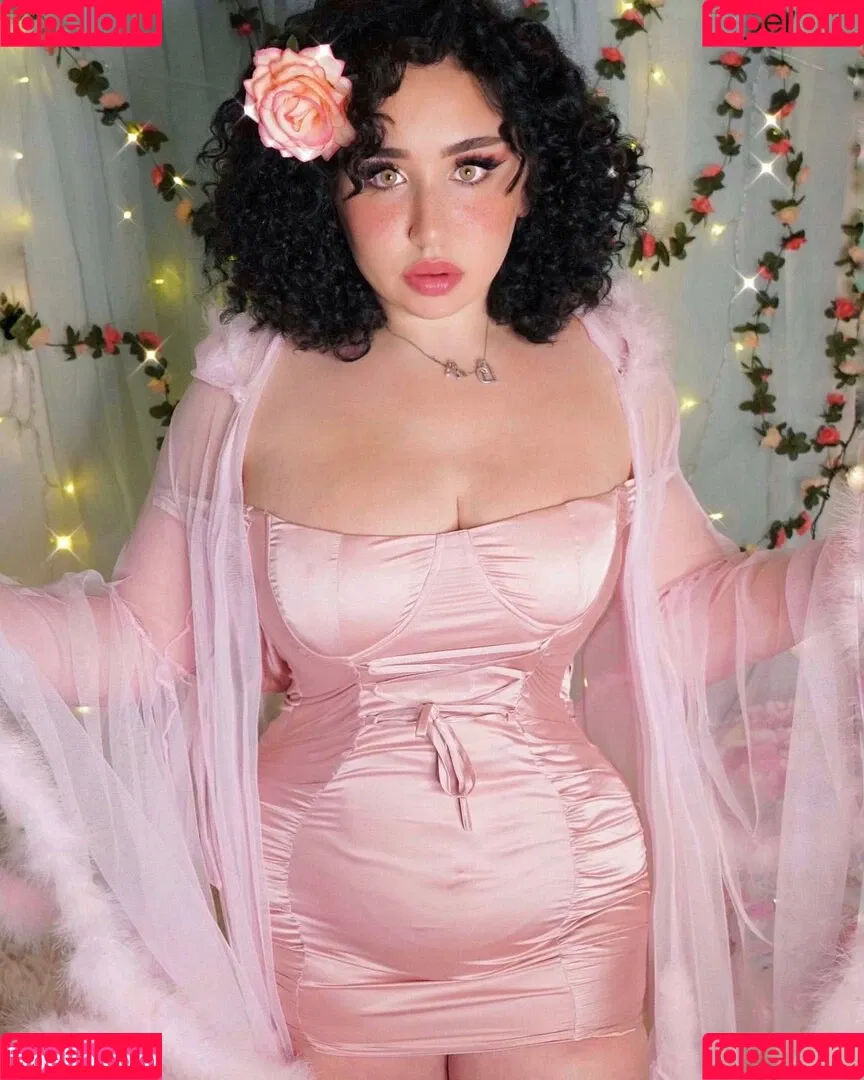 Tana Habibi Onlyfans Photo Gallery 