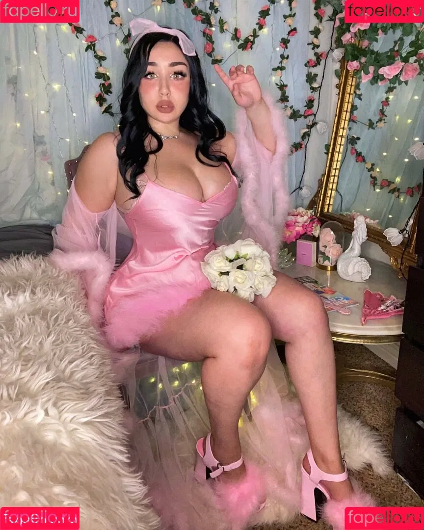 Tana Habibi Onlyfans Photo Gallery 