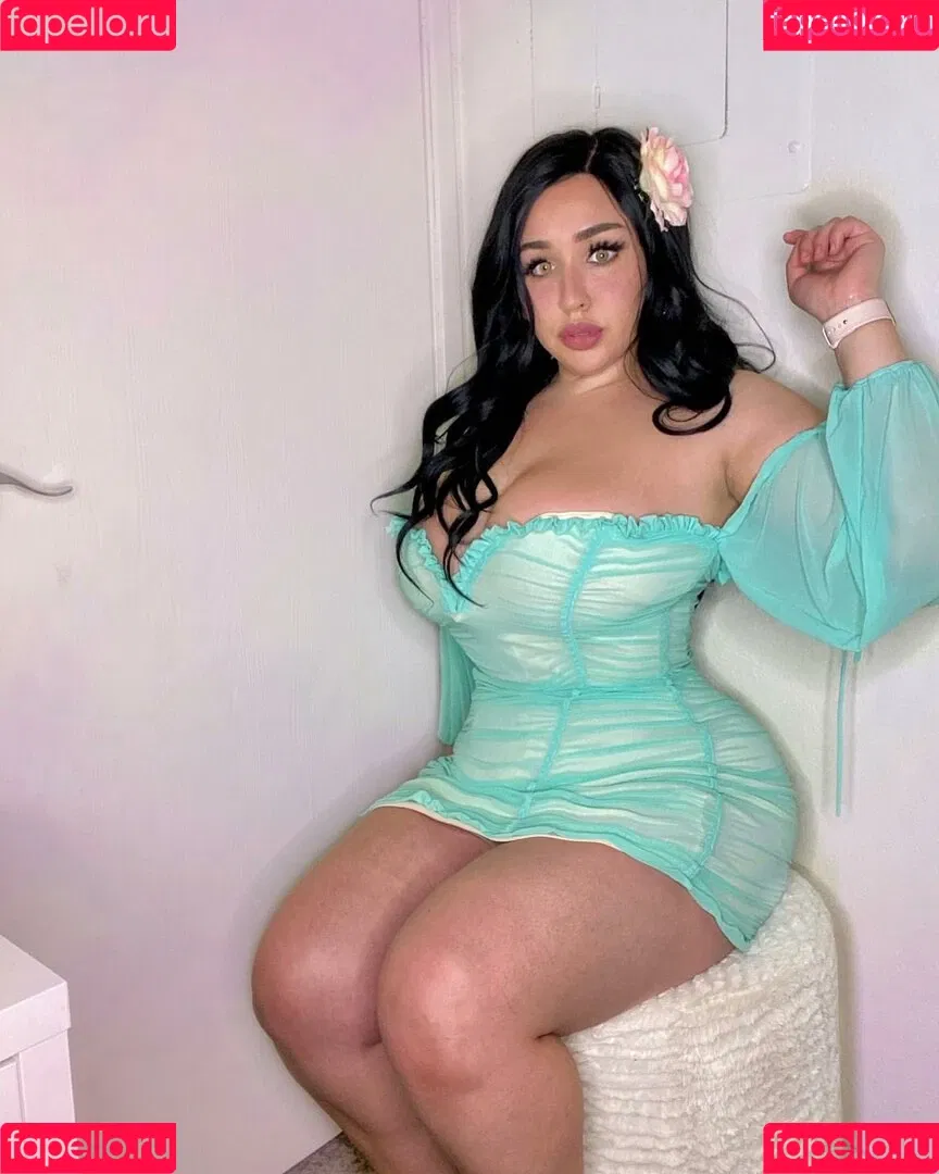 Tana Habibi Onlyfans Photo Gallery 