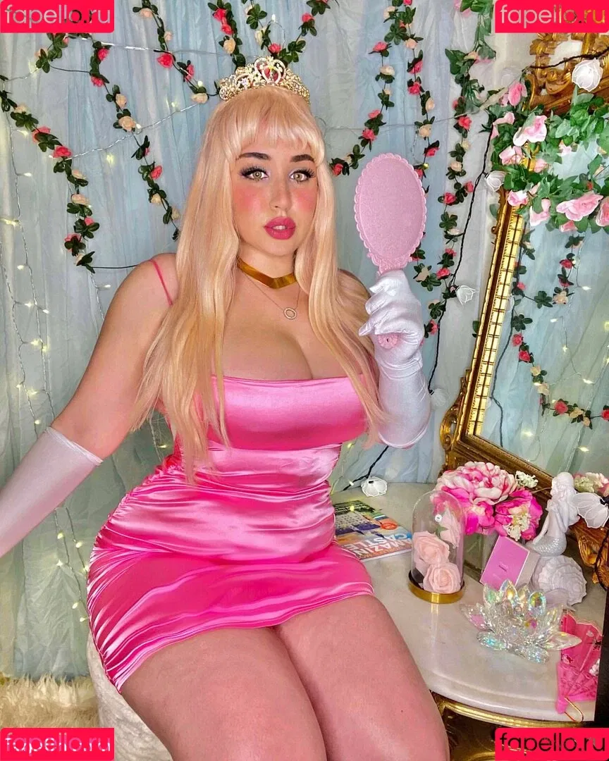 Tana Habibi Onlyfans Photo Gallery 