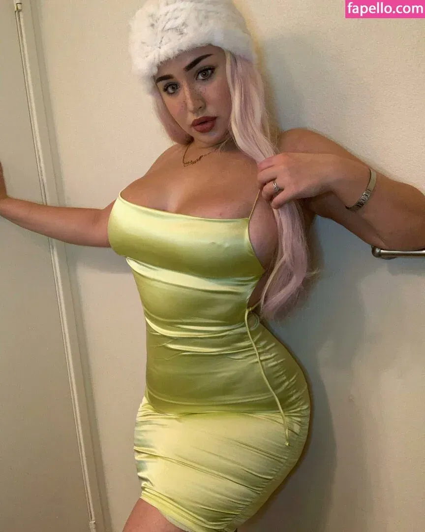 Tana Habibi Onlyfans Photo Gallery 