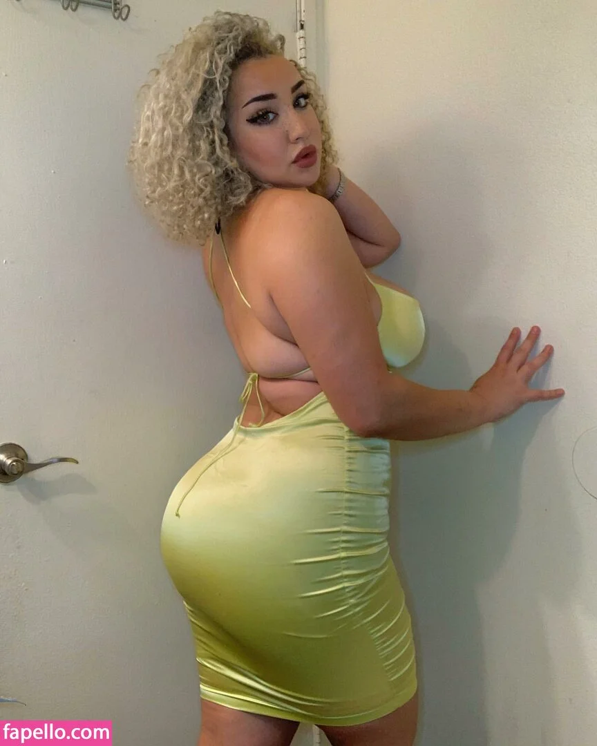 Tana Habibi Onlyfans Photo Gallery 