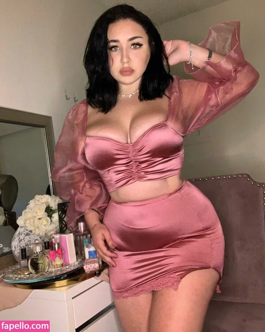 Tana Habibi Onlyfans Photo Gallery 
