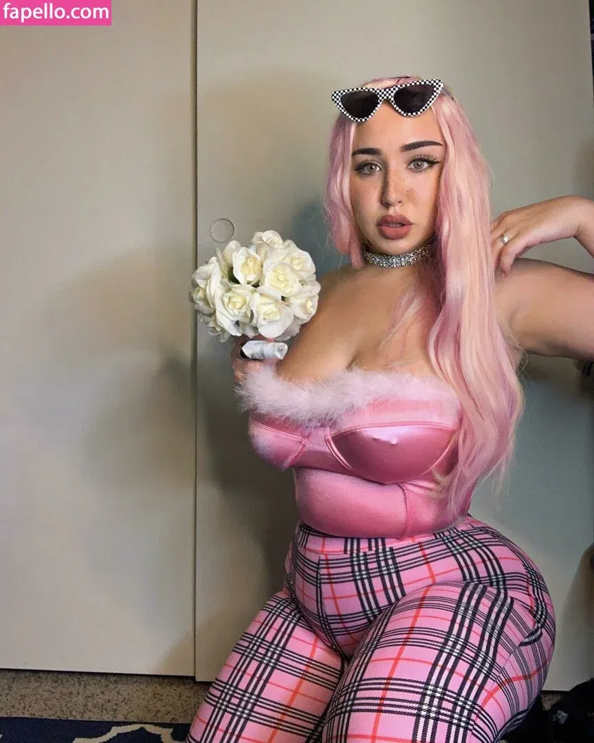 Tana Habibi Onlyfans Photo Gallery 