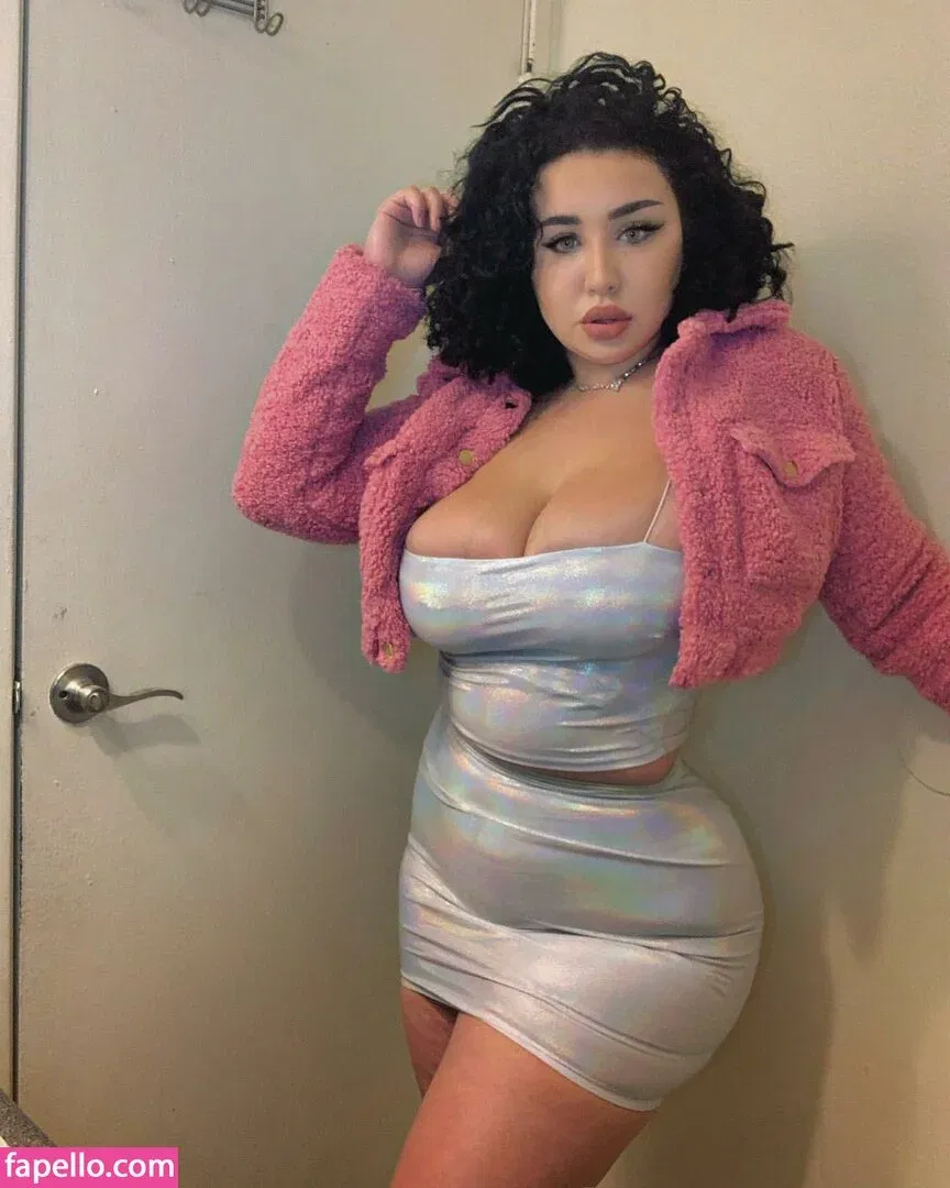 Tana Habibi Onlyfans Photo Gallery 
