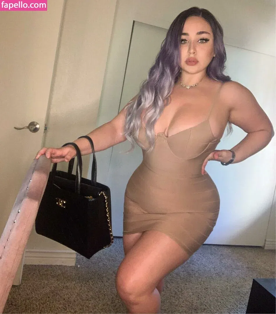 Tana Habibi Onlyfans Photo Gallery 