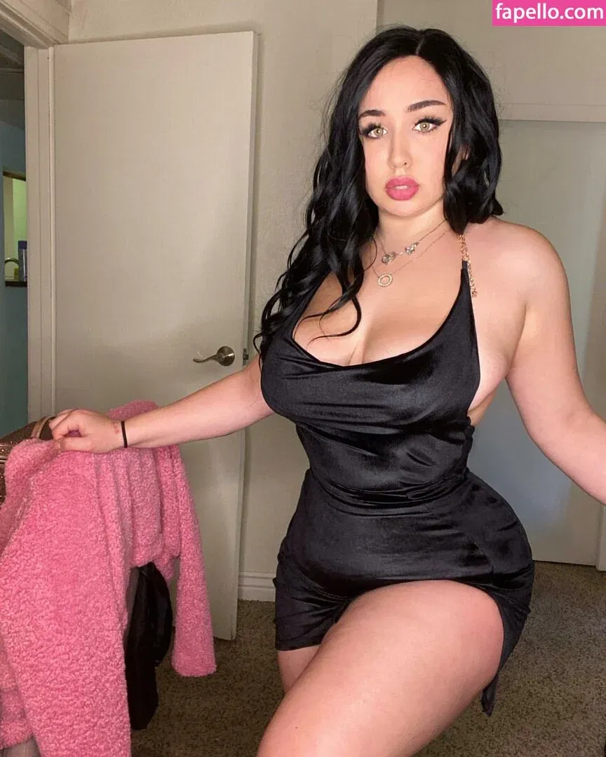 Tana Habibi Onlyfans Photo Gallery 