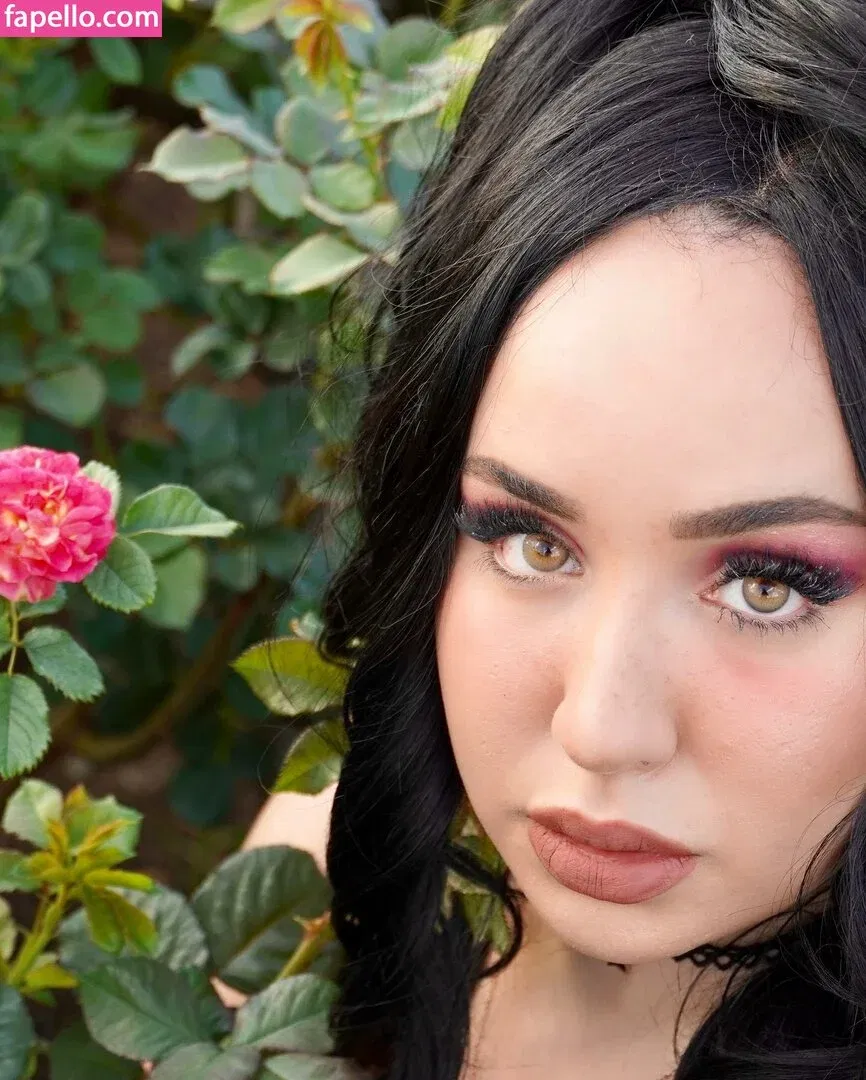 Tana Habibi Onlyfans Photo Gallery 