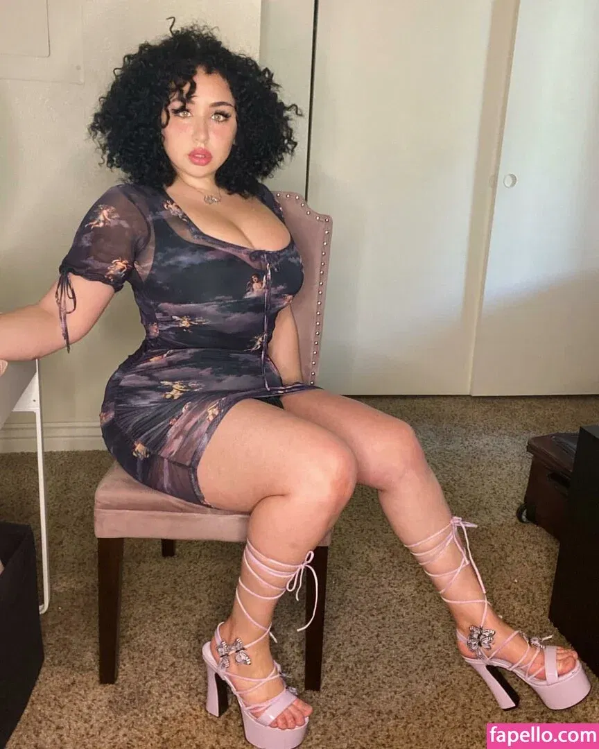 Tana Habibi Onlyfans Photo Gallery 