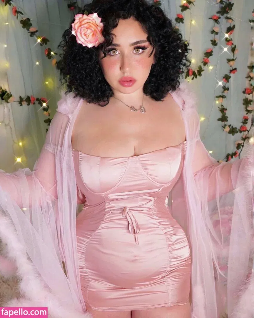 Tana Habibi Onlyfans Photo Gallery 