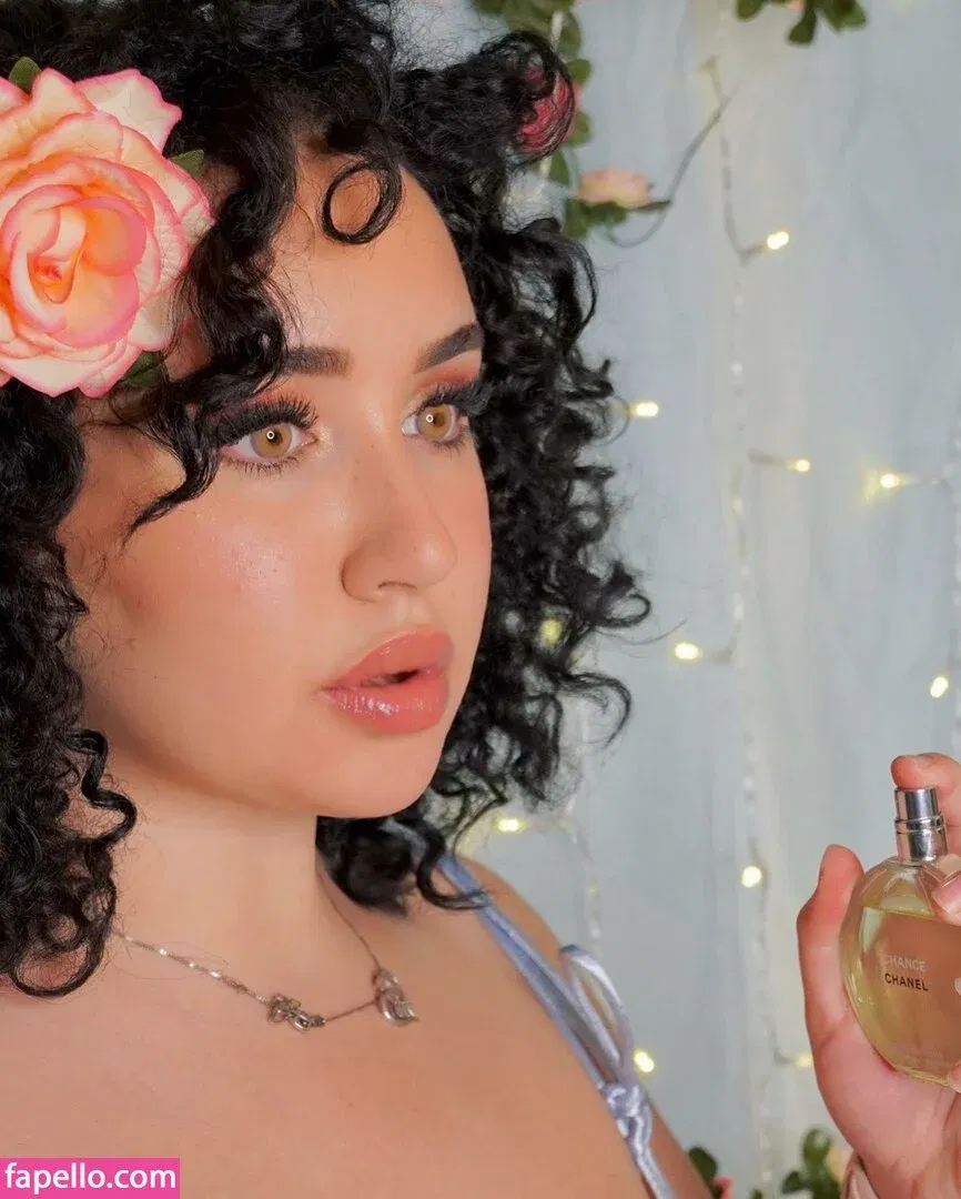 Tana Habibi Onlyfans Photo Gallery 