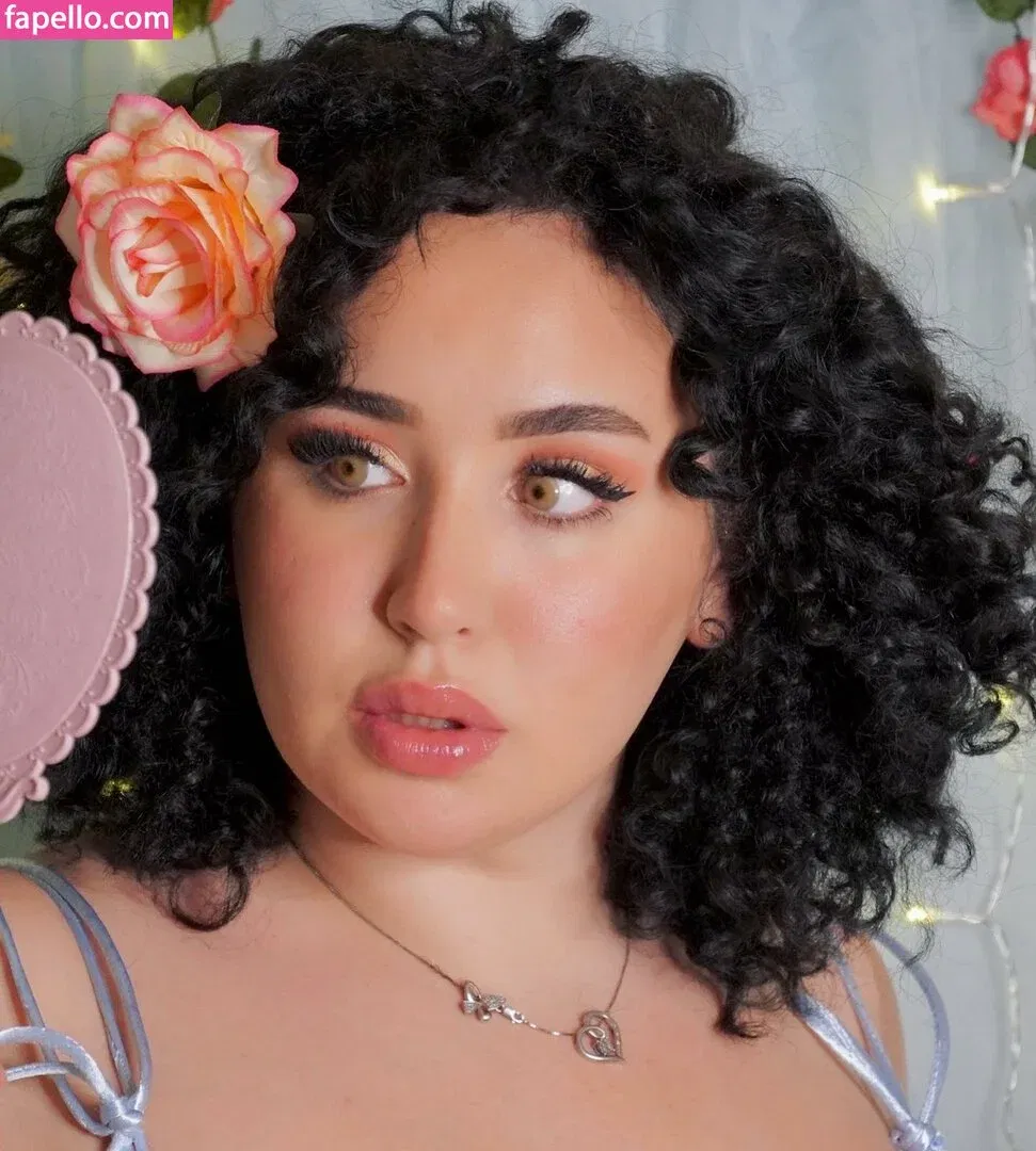 Tana Habibi Onlyfans Photo Gallery 