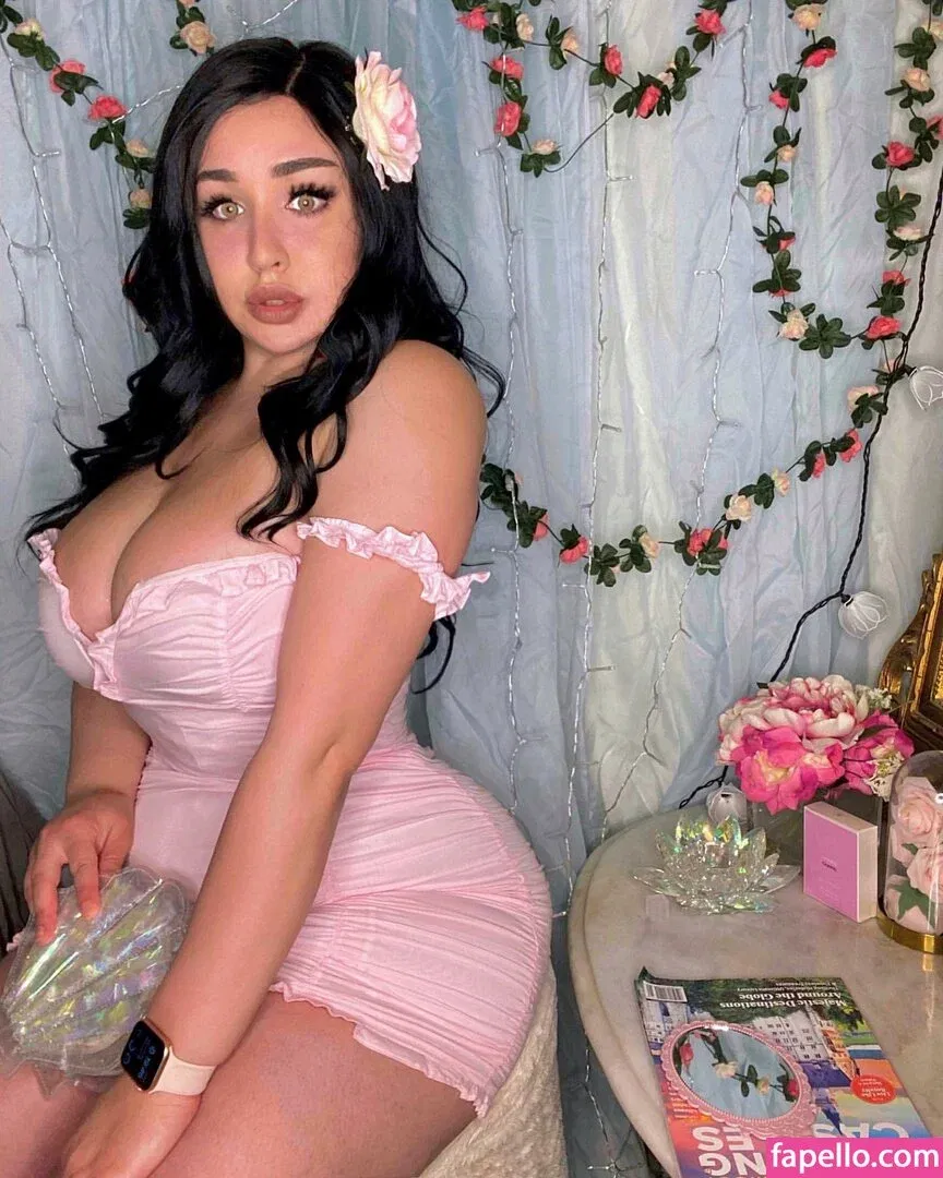 Tana Habibi Onlyfans Photo Gallery 