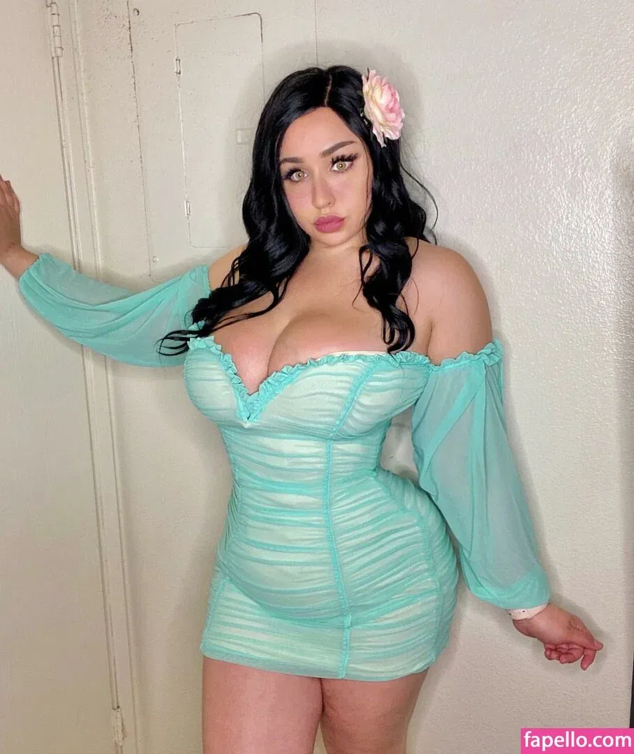 Tana Habibi Onlyfans Photo Gallery 