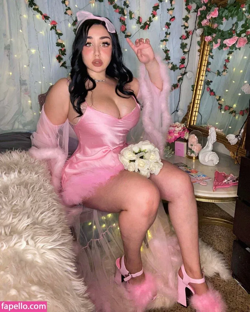 Tana Habibi Onlyfans Photo Gallery 