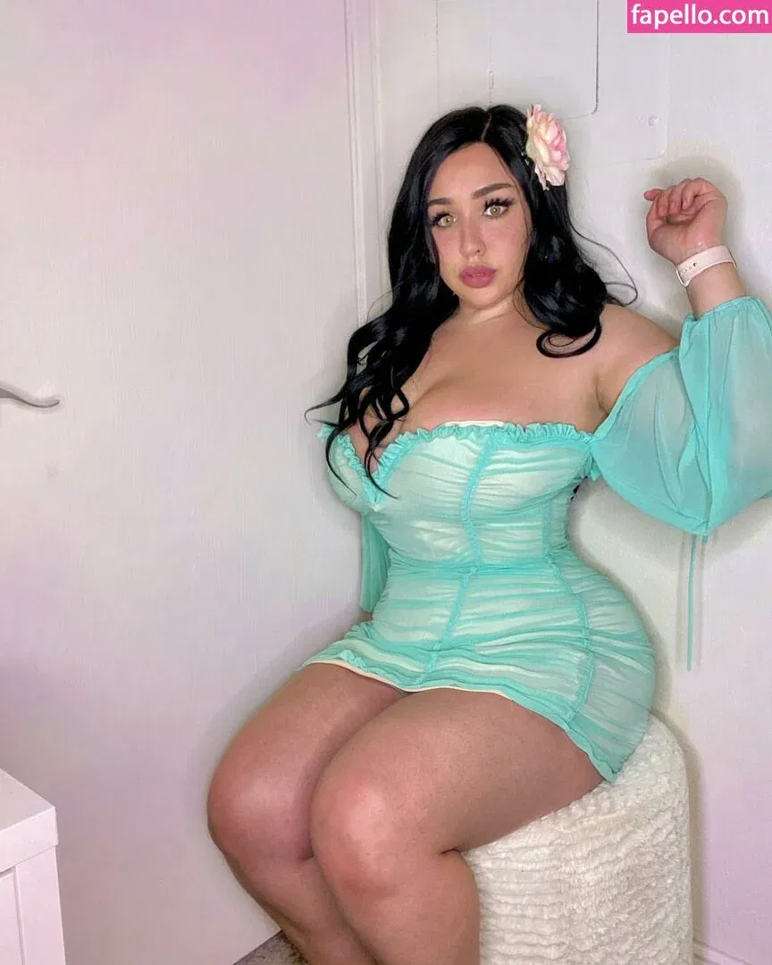 Tana Habibi Onlyfans Photo Gallery 