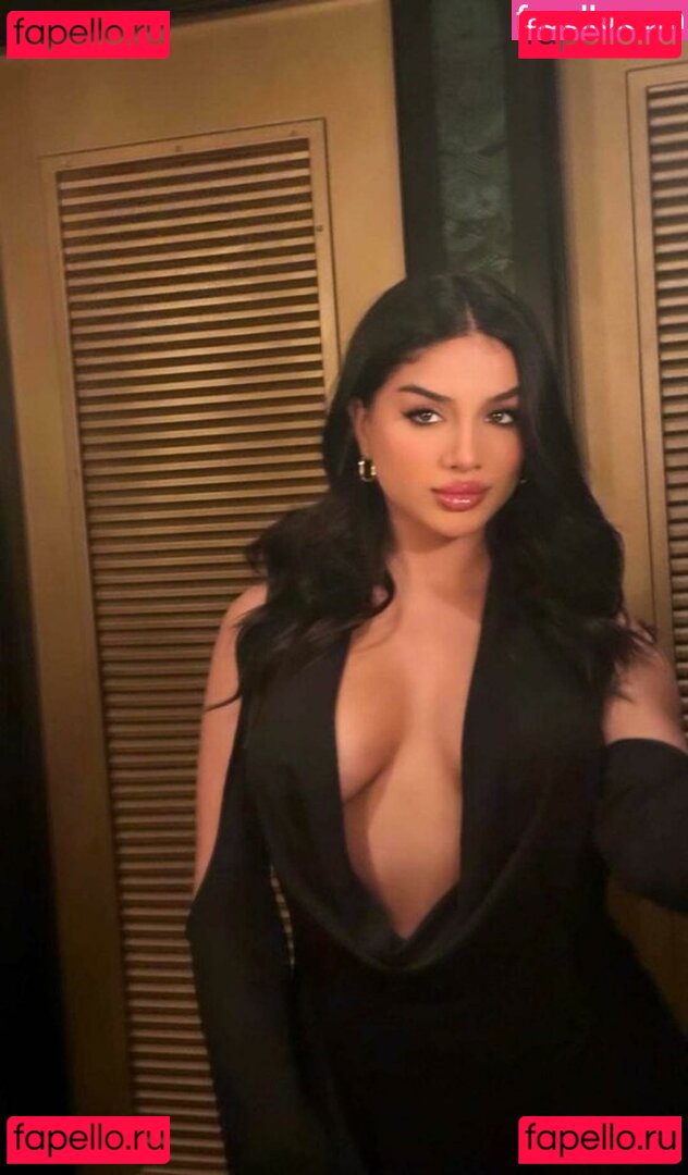 Alishba Sheikh / alishbasheikh / alishbashkk Onlyfans Photo Gallery 