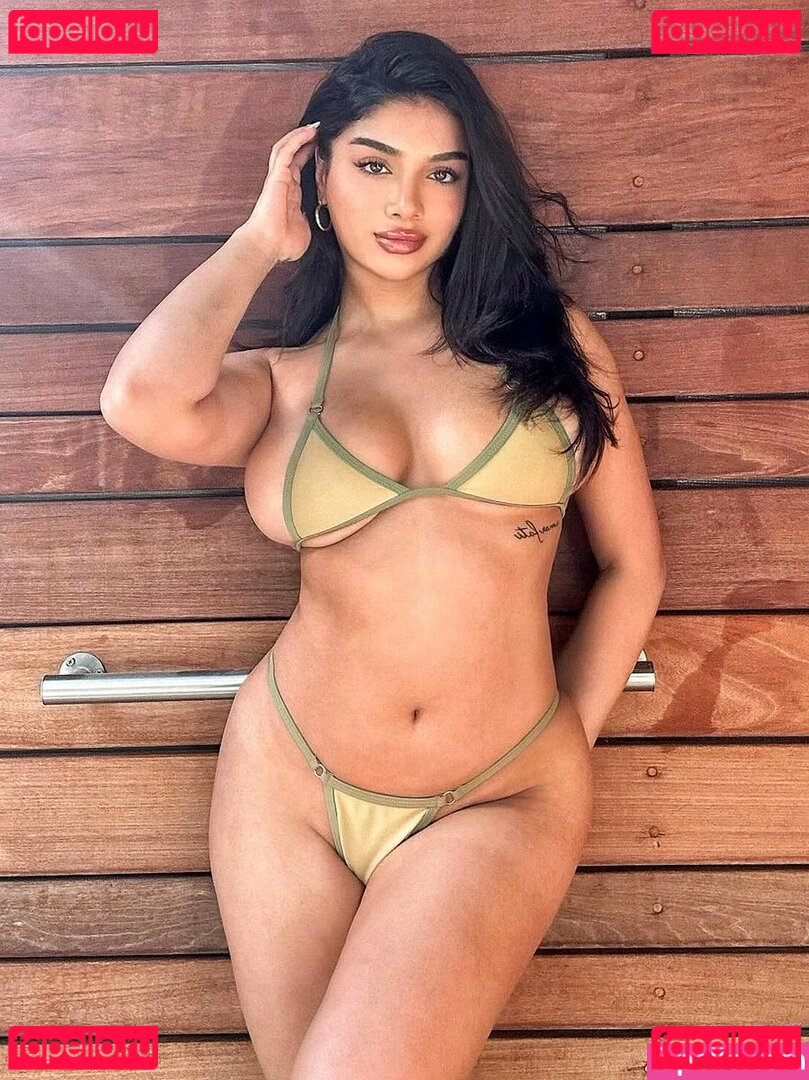 Alishba Sheikh / alishbasheikh / alishbashkk Onlyfans Photo Gallery 