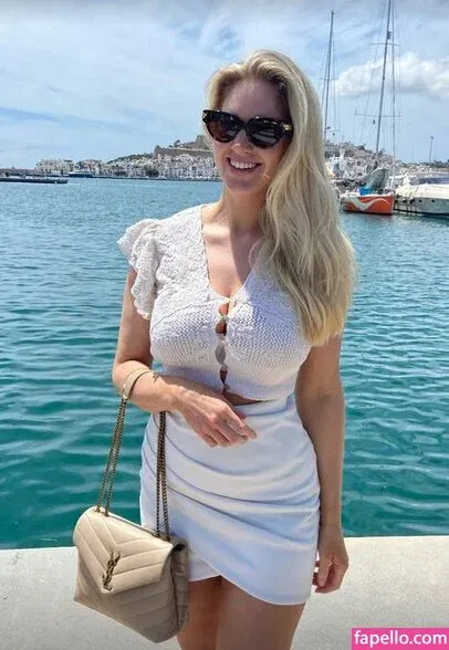 Miss.Sophy Onlyfans Photo Gallery 