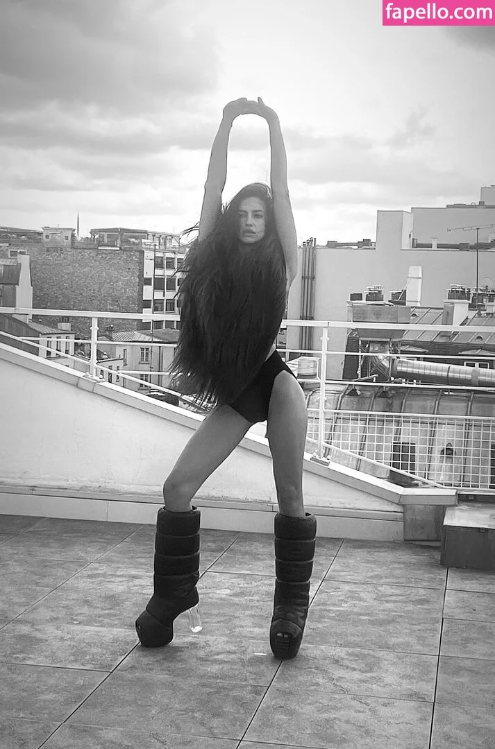 Irina Shayk Onlyfans Photo Gallery 