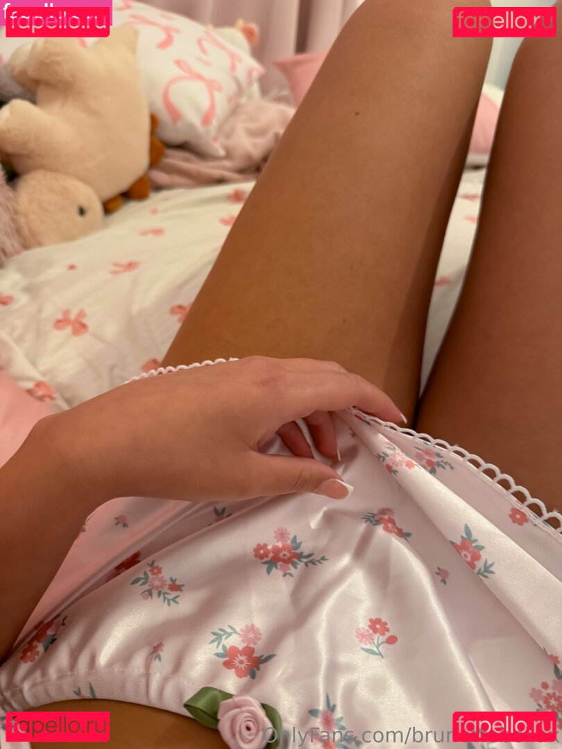 brunettebellax Onlyfans Photo Gallery 