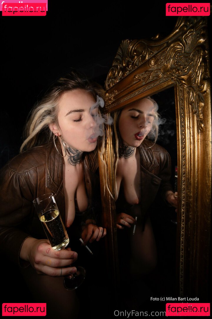 Lindolinaaa / seliovaaa Onlyfans Photo Gallery 