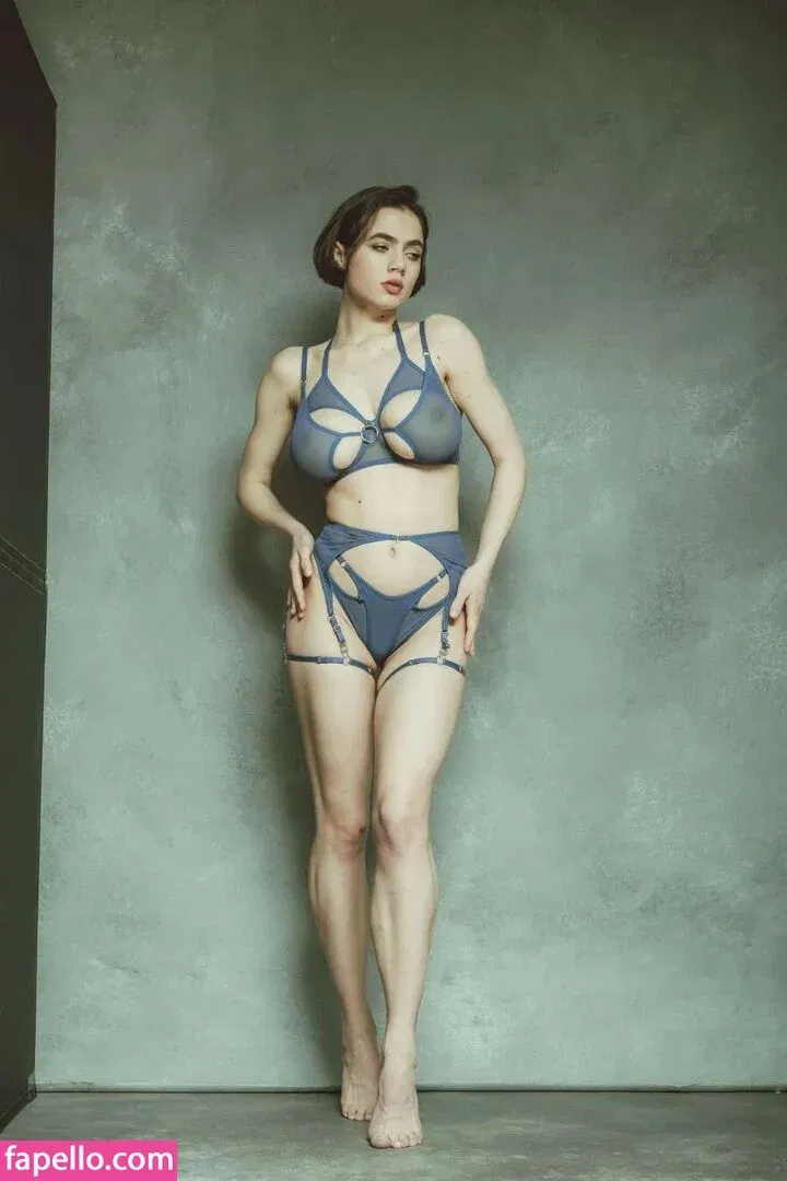 Meenfox Onlyfans Photo Gallery 