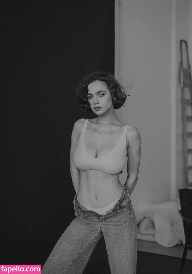 Meenfox Onlyfans Photo Gallery 