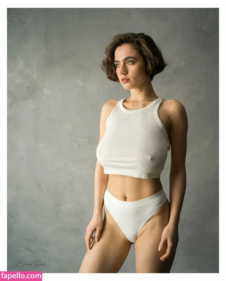 Meenfox Onlyfans Photo Gallery 