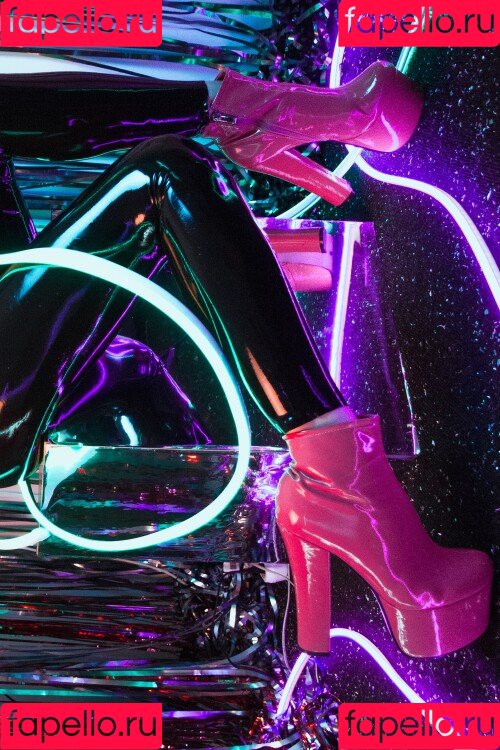 Lunaritie Onlyfans Photo Gallery 