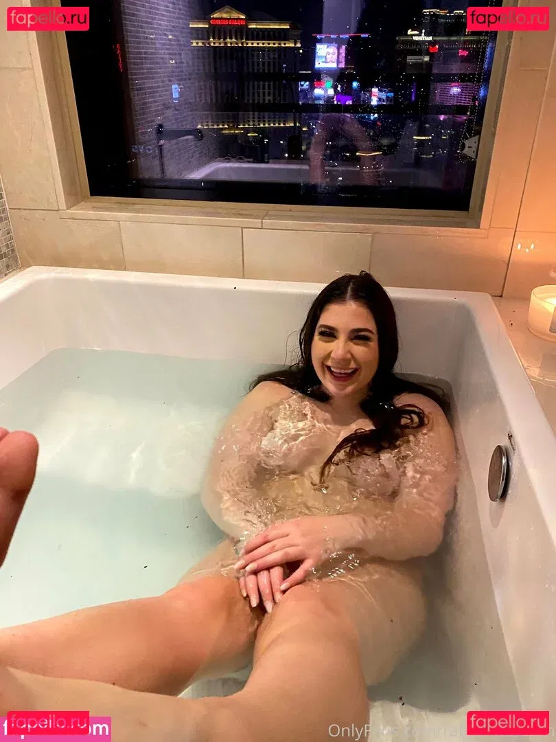 rahrahitssarah Onlyfans Photo Gallery 