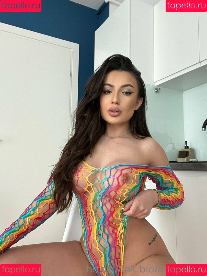 ayanasin Onlyfans Photo Gallery 