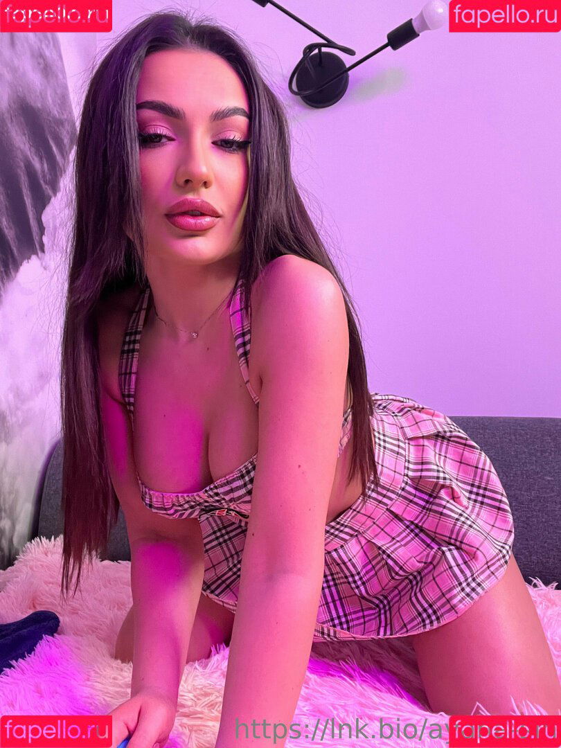 ayanasin Onlyfans Photo Gallery 