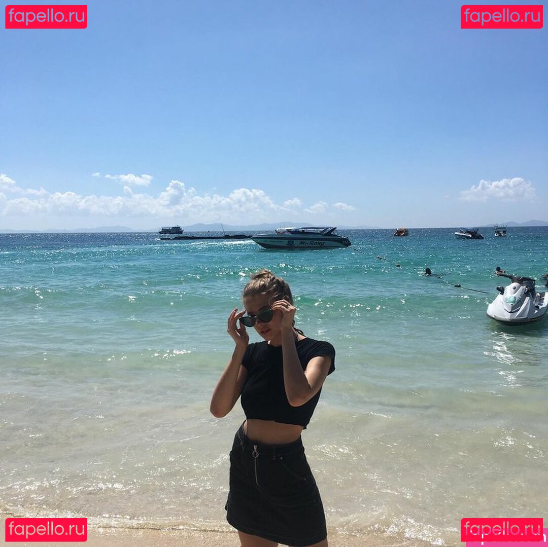 Darina / dari1ina / darilate / darina_cat Onlyfans Photo Gallery 