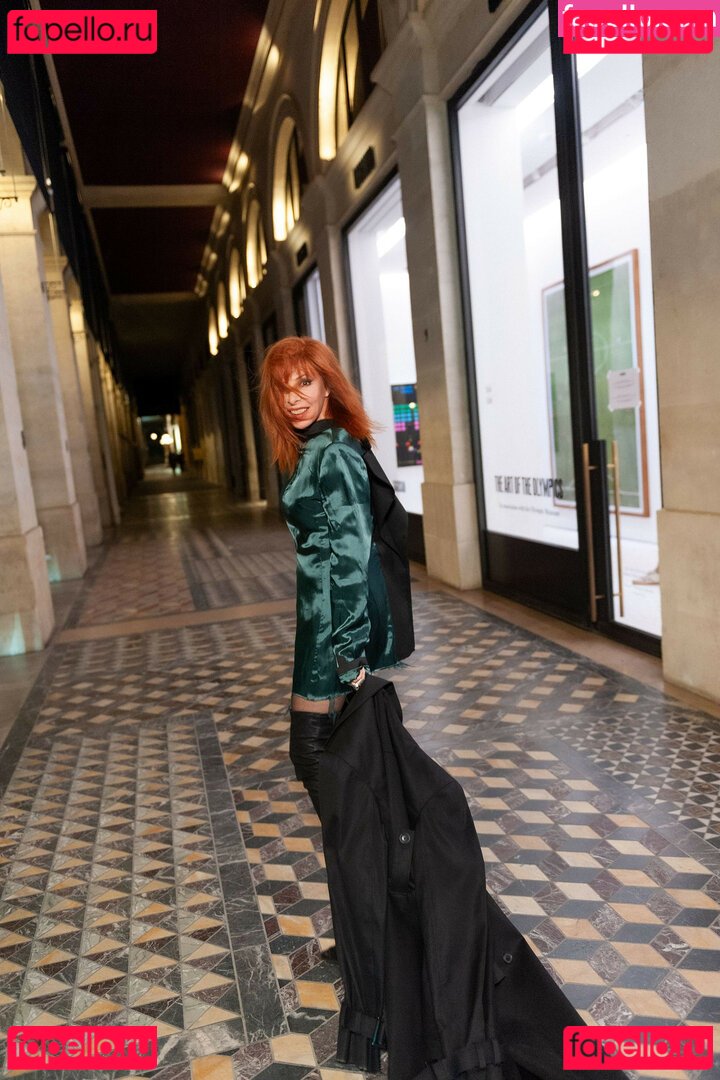 Mylene Farmer / mylene.farmer.official Onlyfans Photo Gallery 