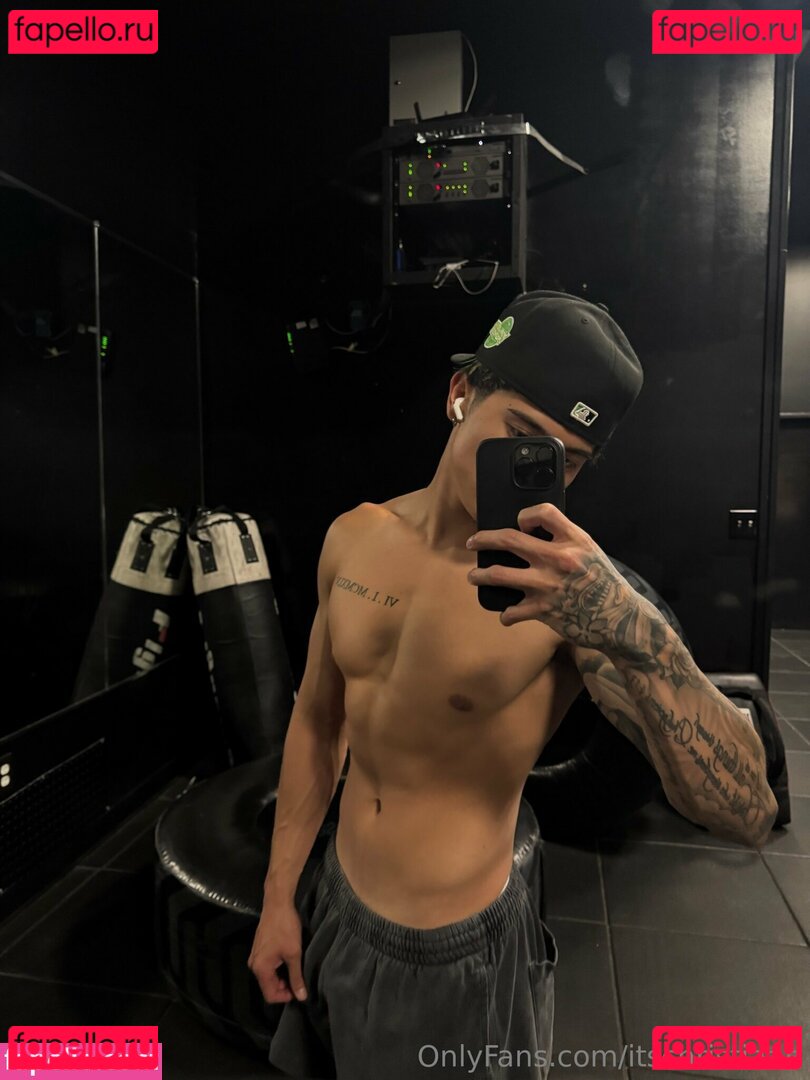 itschristiaan Onlyfans Photo Gallery 