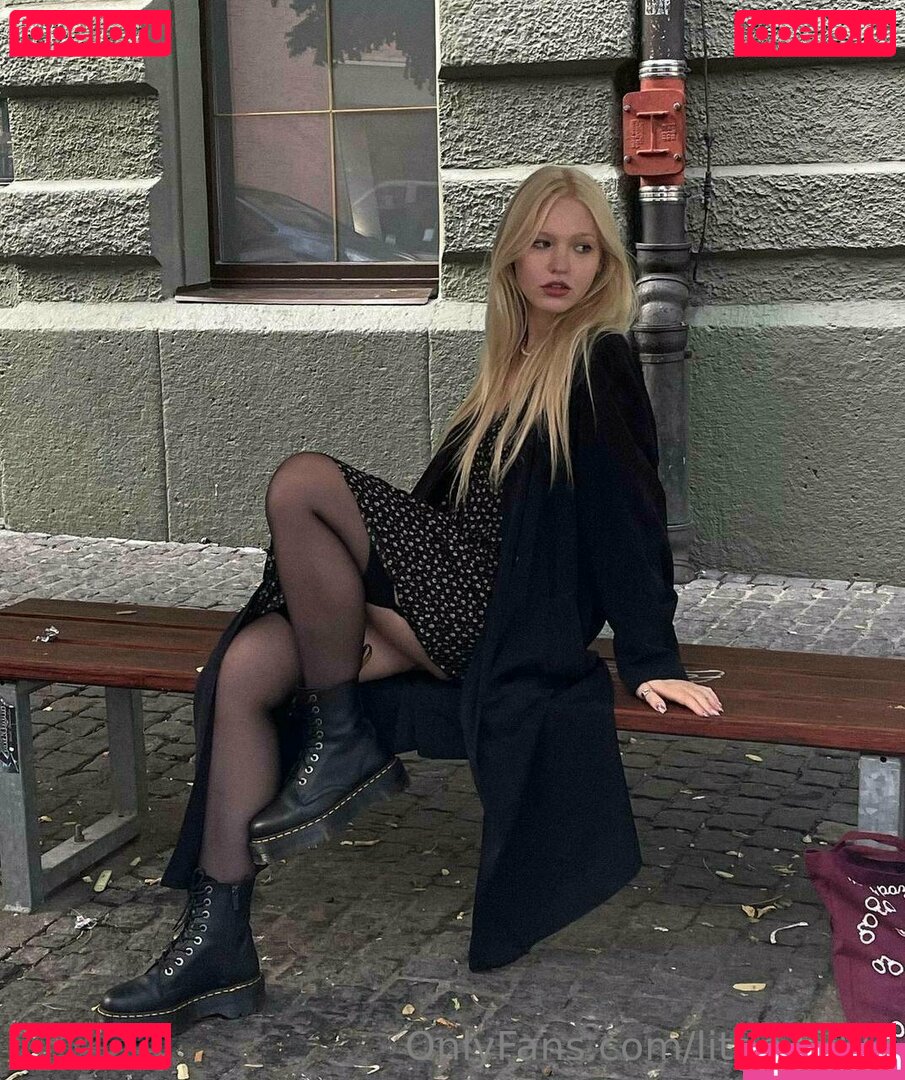 little_vikki Onlyfans Photo Gallery 