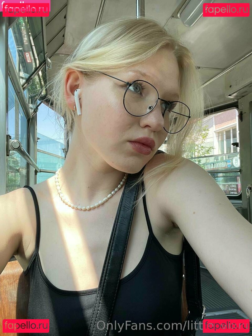 little_vikki Onlyfans Photo Gallery 