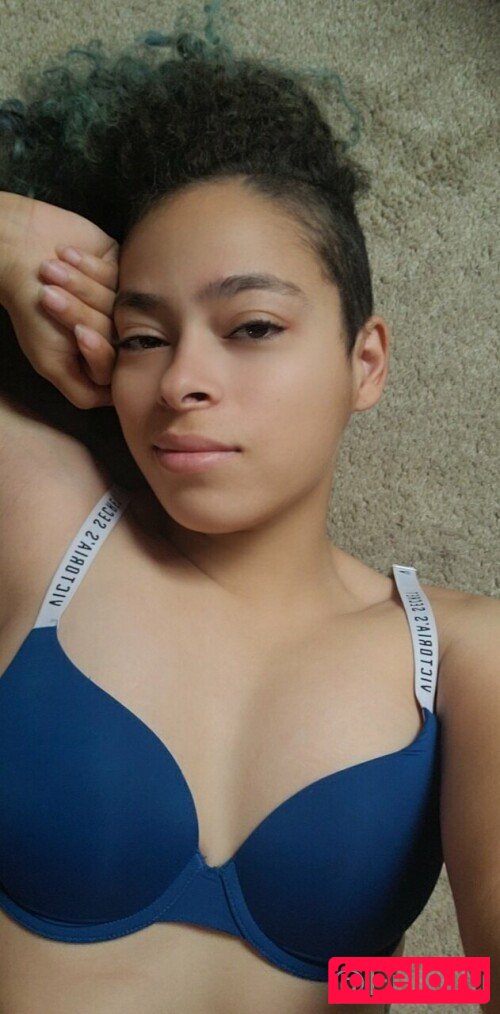 Enasni Vee Nude Onlyfans Photo 31