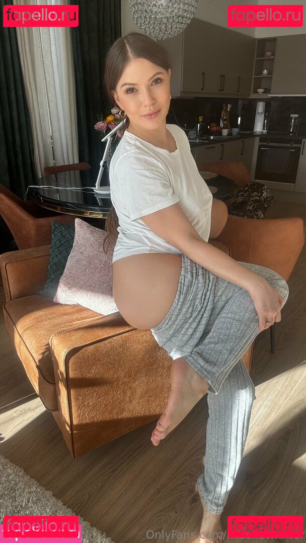 misshotwinter Onlyfans Photo Gallery 