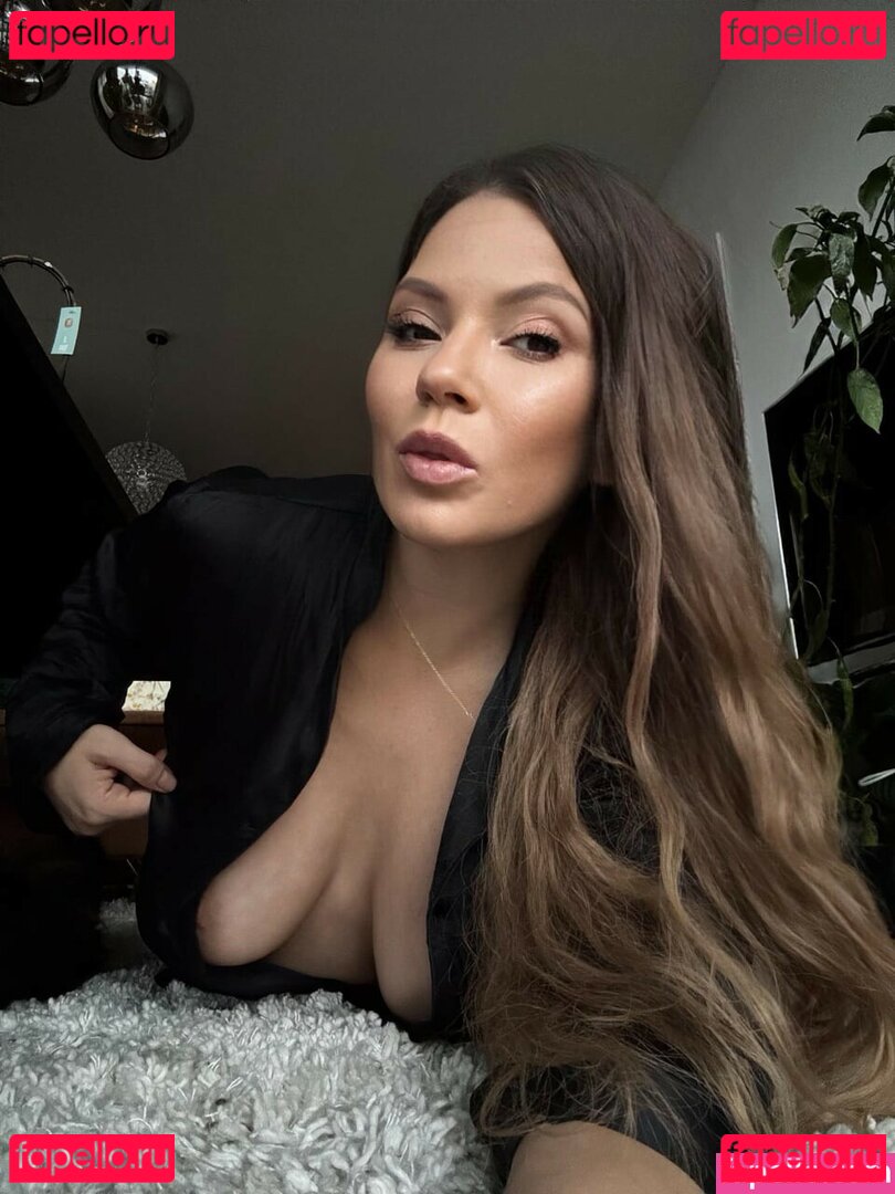 misshotwinter Onlyfans Photo Gallery 