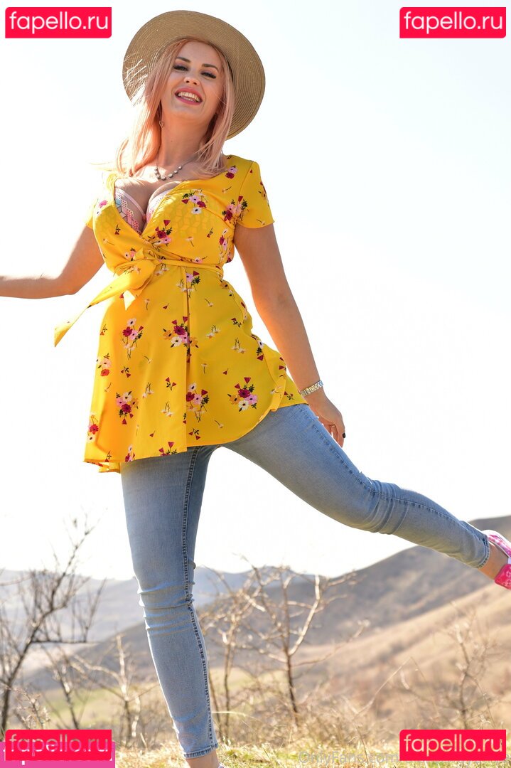 alexsis.faye / alexsisfayefree Onlyfans Photo Gallery 