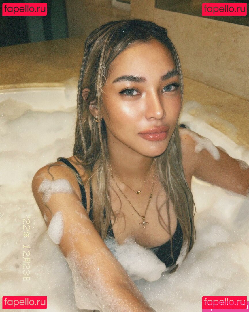 Christine Samson / christinesamsonn Onlyfans Photo Gallery 