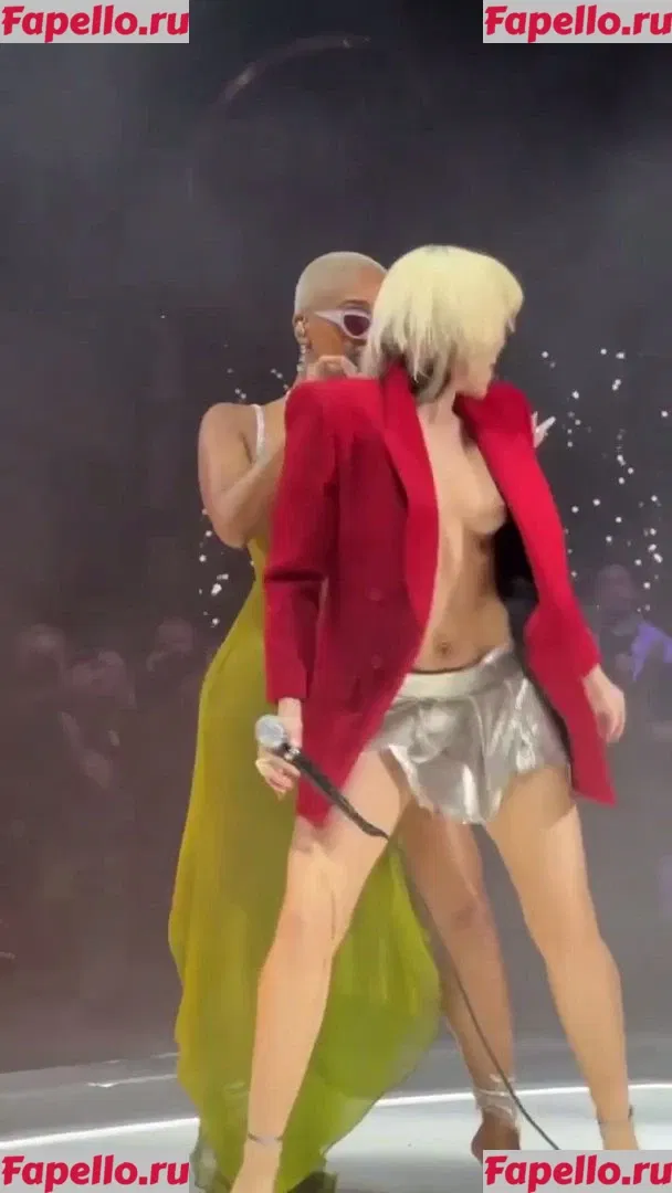 Miley Cyrus Onlyfans Photo Gallery 