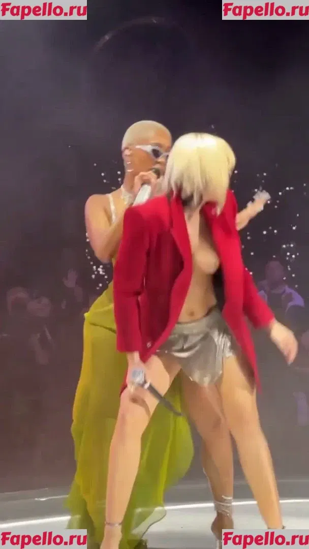 Miley Cyrus Onlyfans Photo Gallery 