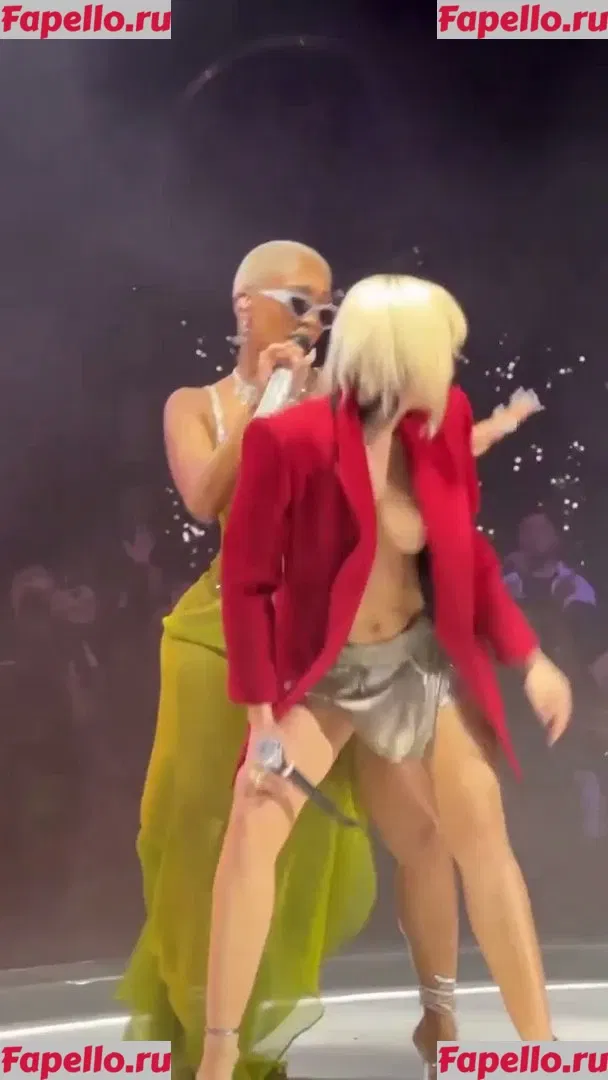 Miley Cyrus Onlyfans Photo Gallery 