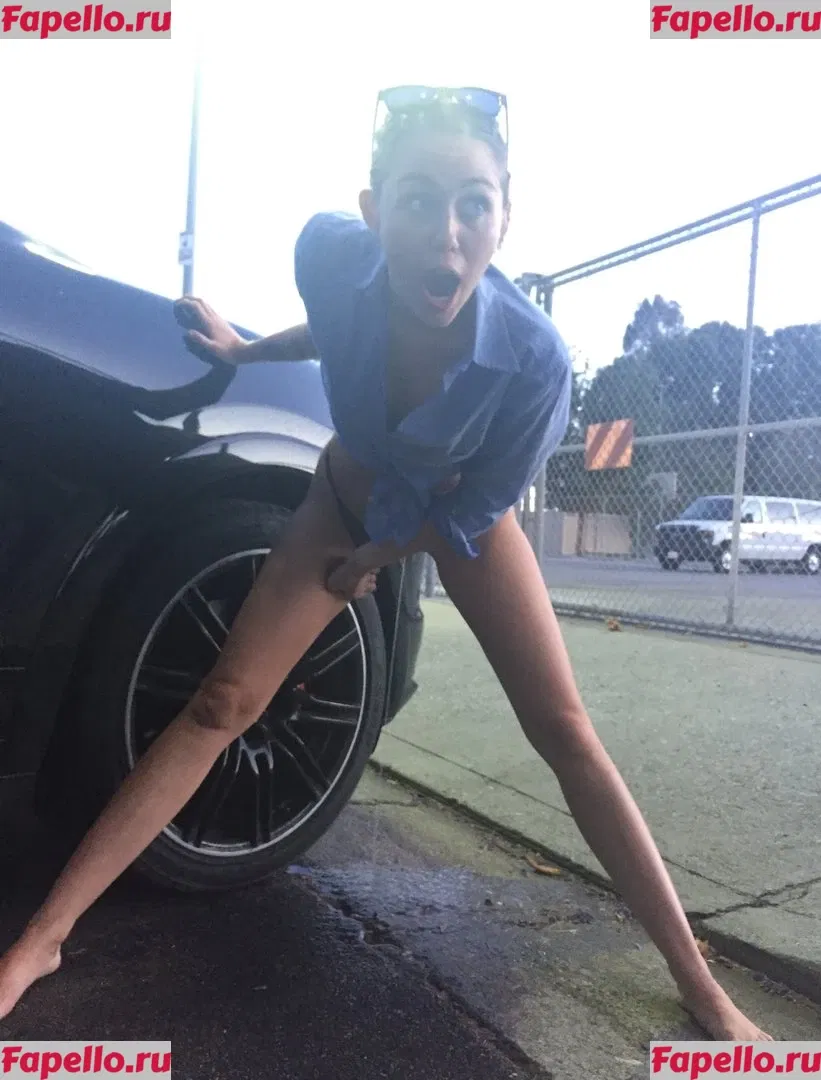 Miley Cyrus Onlyfans Photo Gallery 