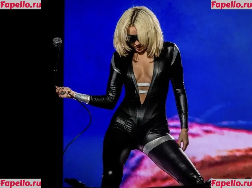Miley Cyrus Onlyfans Photo Gallery 