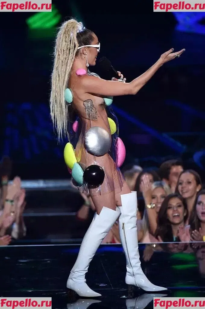 Miley Cyrus Onlyfans Photo Gallery 